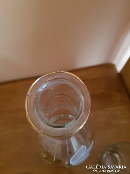 Szép régi üveg borkiöntő, 2db pohárral kézzel festve hibátlan