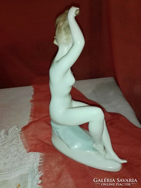 Porcelain female nude statue....24Cm...Hand painted.