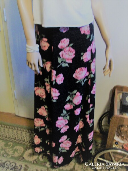 Beautiful maxi skirt with rose pattern, size 40