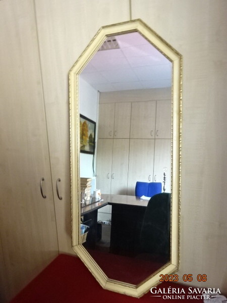Octagonal wall-hung mirror. Size: 106 x 46 cm. Jokai.