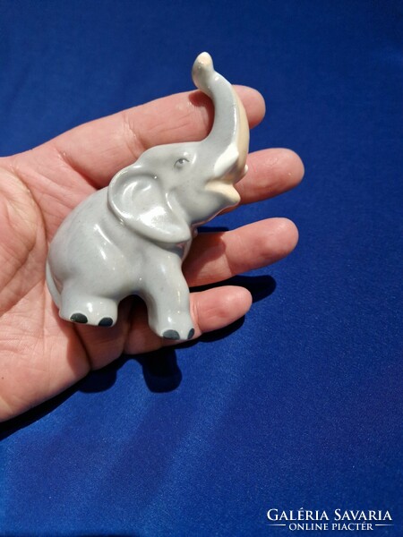 Aquincumi jelzésű porcelán kis elefánt figura nipp szobor