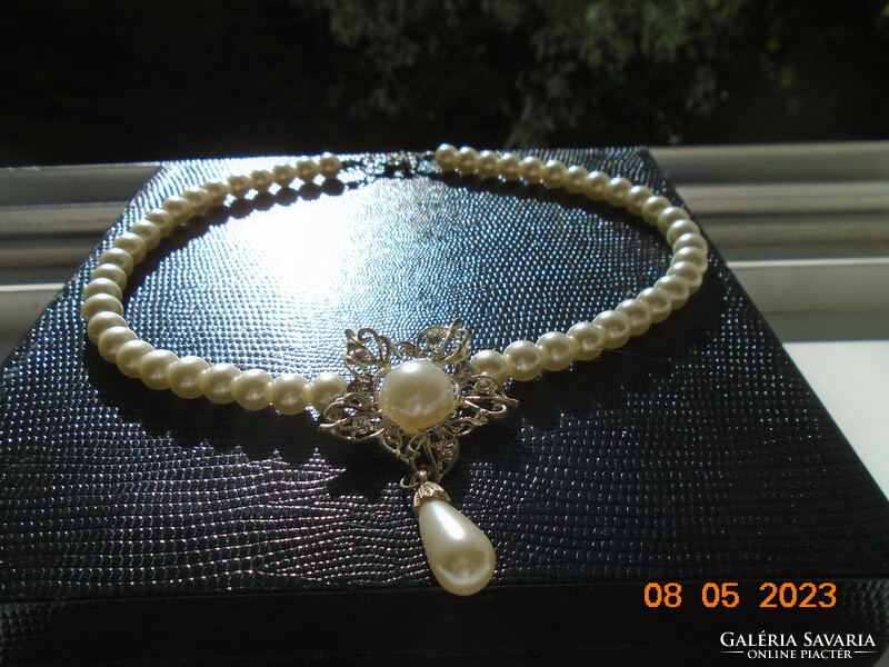 Silver-plated large openwork, stone, pearl flower-shaped pendant, white pearl necklaces