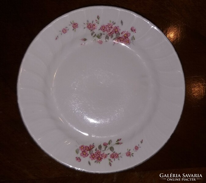 Bolgár porcelán virágos tányér 19,5 cm