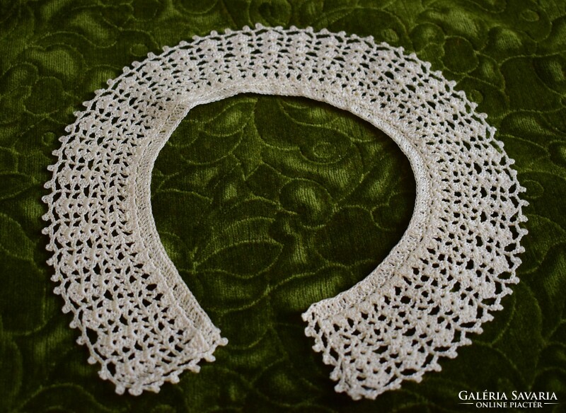 Crocheted needlework lace collar, dress accessory, inner length 48 cm, width: 6 cm