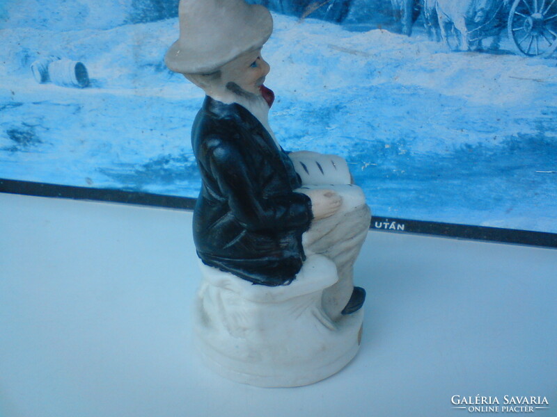 Régi biszkvit pipázó, olvasó apó - 13 cm magas figura