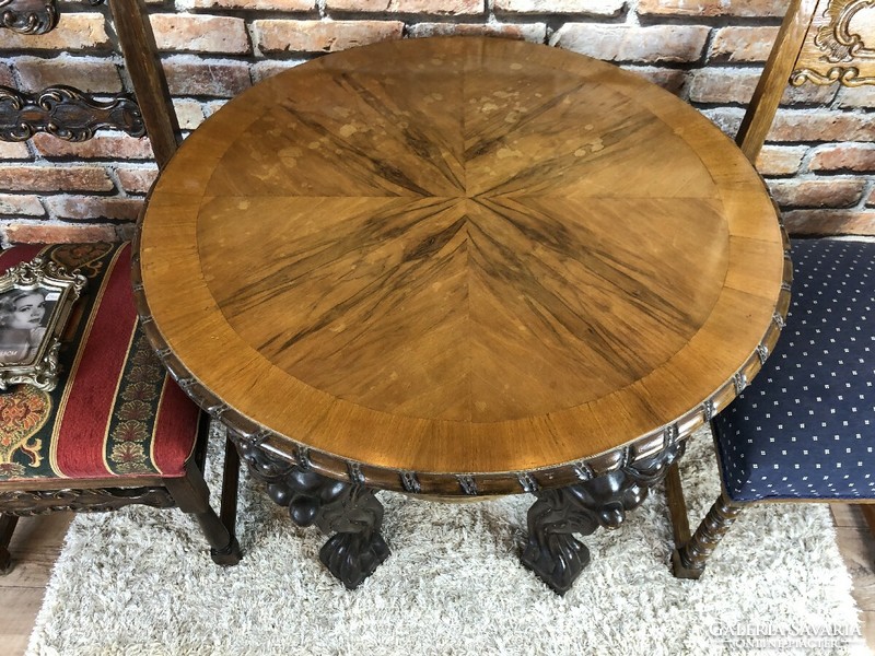 Renaissance round table.