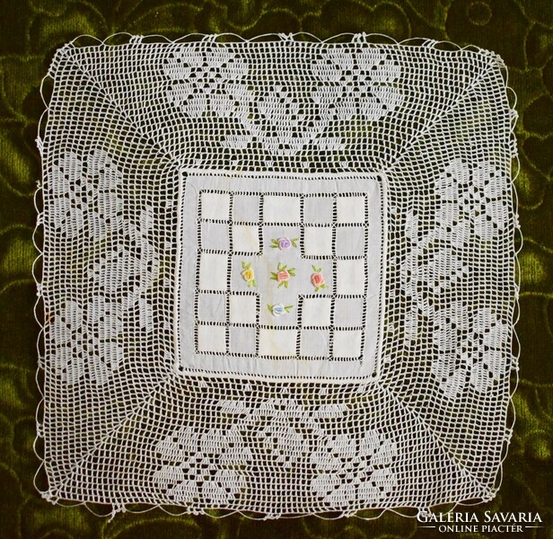Art-deco embroidered lace tablecloth with flower embroidery 24x23.5 cm