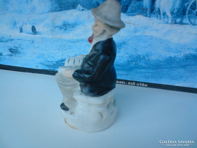 Old biscuit pipe smoking, reading father - 13 cm tall figure