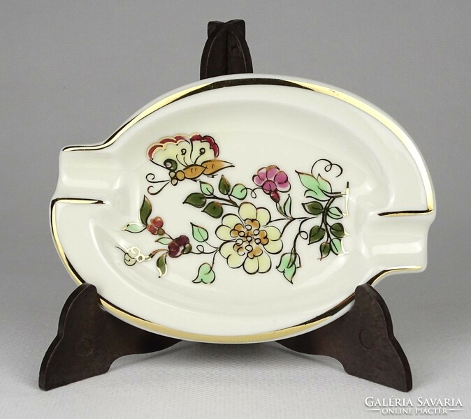 1M994 Butter colored Zsolnay porcelain ashtray with flower pattern