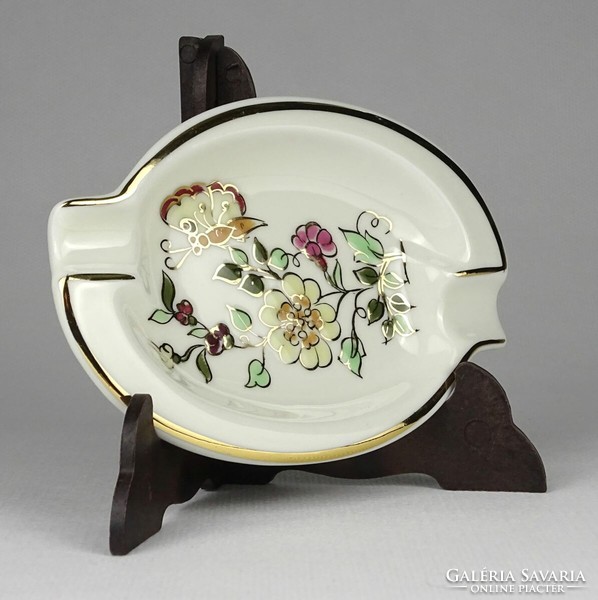 1M994 Butter colored Zsolnay porcelain ashtray with flower pattern