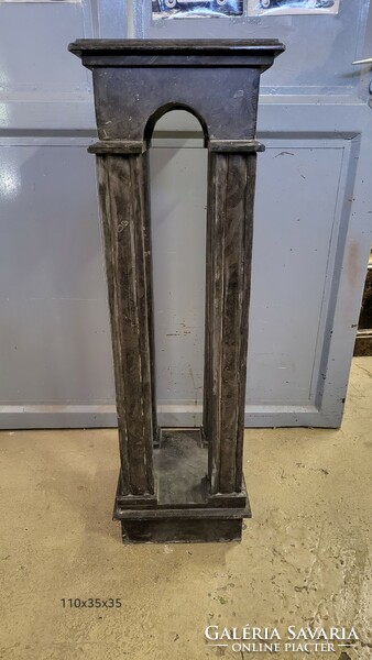 Black marble pedestal-flower-holder-column