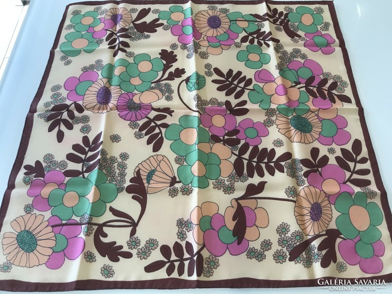 Retro scarf with colorful flowers, 65 x 65 cm