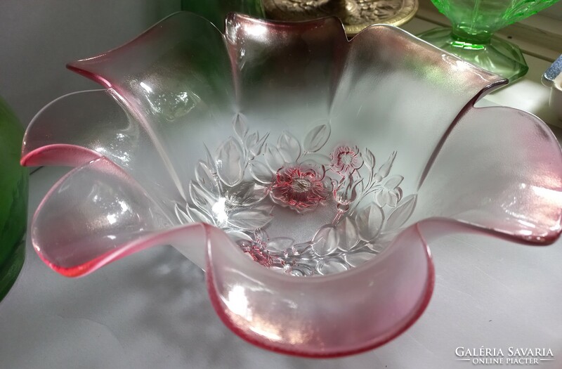 Walther Glas rózsaszín üveg kínáló tál, asztalközép, plasztikus virágokkal