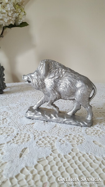Boar statue, table decoration