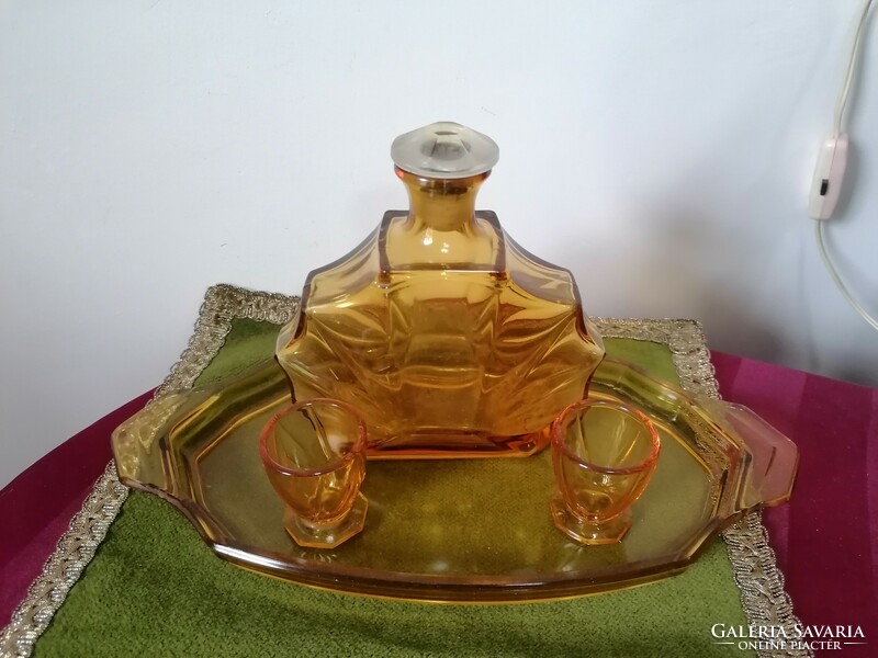 Art deco stílusú, méz színű üveg likőrös készlet, saját tálcával
