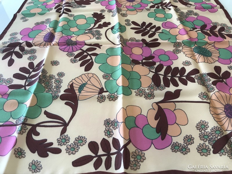 Retro scarf with colorful flowers, 65 x 65 cm
