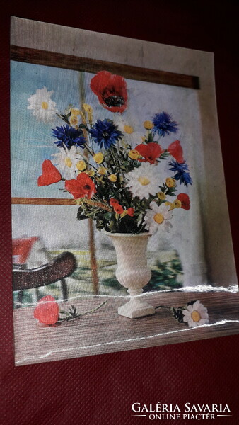 Régi 3D képeslap Virágcsokor a vázában a párkányon a képek szerint