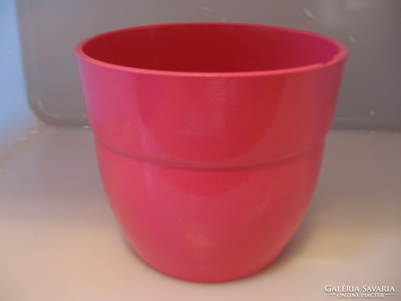 Pink, shiny ceramic bowl
