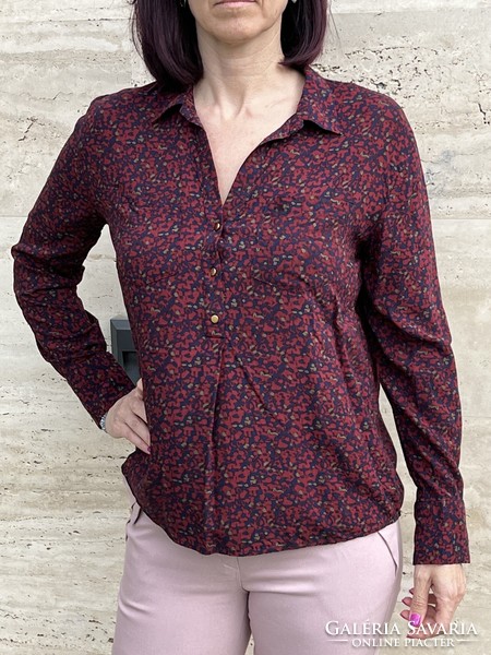 Camaieu burgundy blouse with small flower pattern