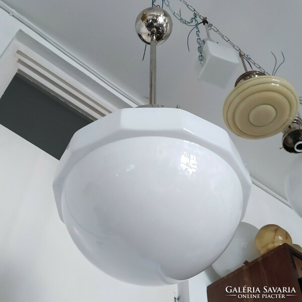 Art deco nikkelezett mennyezeti lámpa felújítva - nagy méretű, ritka formájú tejüveg búra
