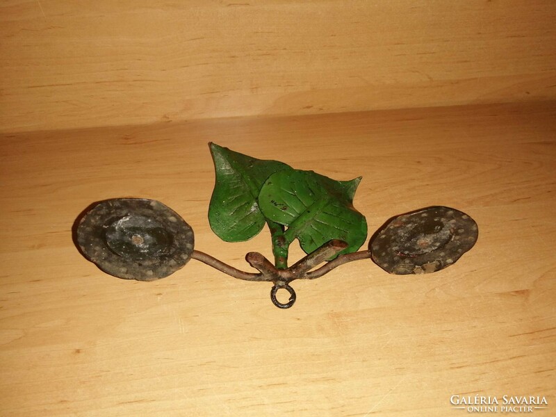 Antique wrought iron leaf pattern wall sconce