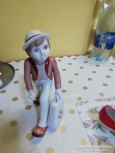 Régi porcelán figura hibátlan állapotban van