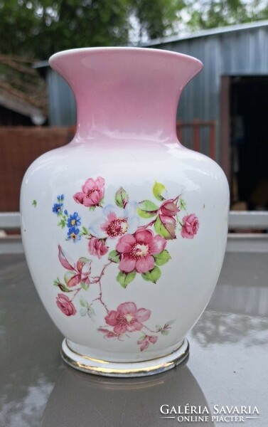 Antik,  rózsaszín öblös hollóházi váza.