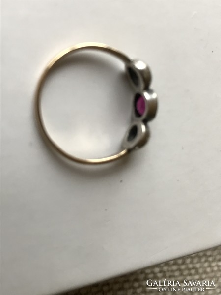 Antik fehérarany gyűrű rubinnal és brilliánsokkal