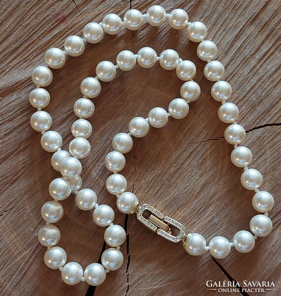 Nagyon szép shell pearl, kagylógyöngy nyaklánc cirkónia köves aranyozott díszkapoccsal