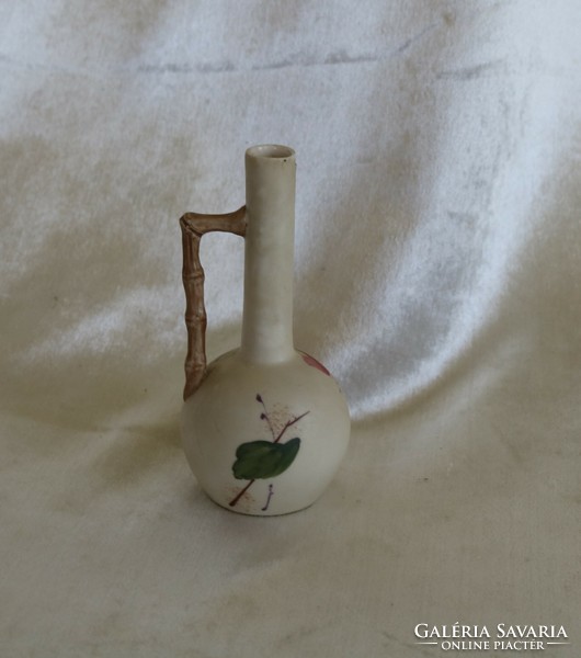 Antik porcelán váza ,alján jelzett 09 jelzéssel.-nagyon különleges darab
