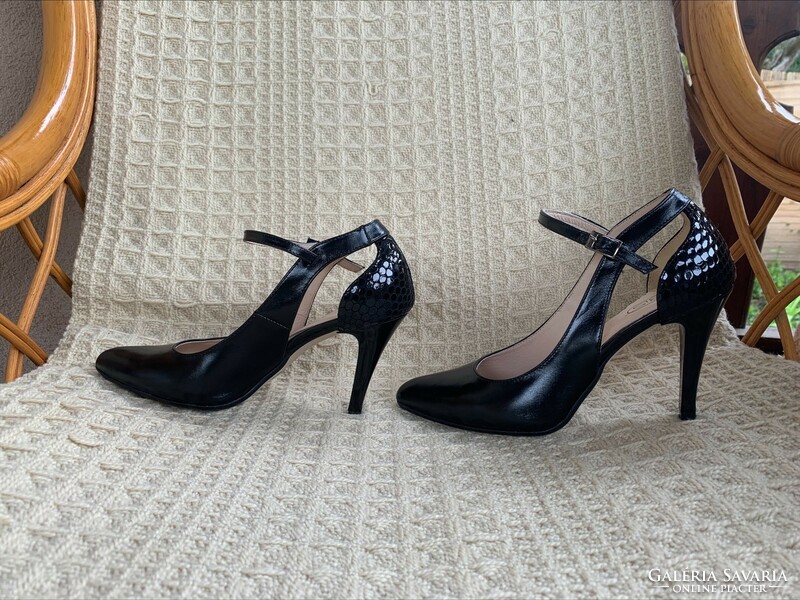 Elegáns fekete magassarkú cipő, valódi bőr, 35-ös, bokapántos, újszerű