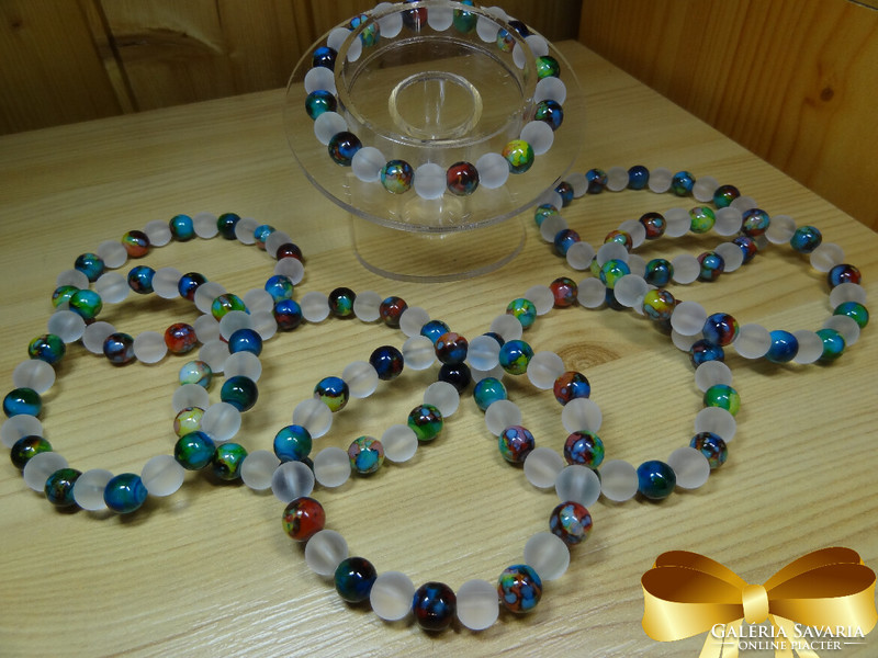 Glass bead bracelet made of colored glass and matte crystal beads.