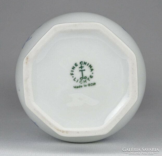 1N038 old oriental lichte porcelain vase 18.5 Cm