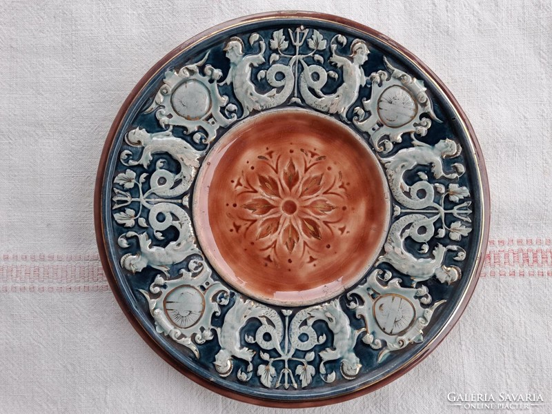 Historicist (xixth century) Majolica wall majolica plate, diameter 23 cm