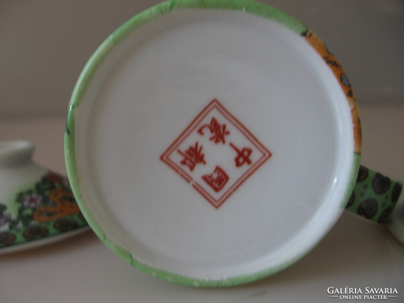 Fedeles, szűrős kínai porcelán bögre. Gésák a kertben