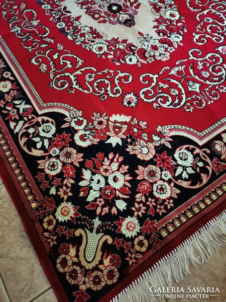Beautiful, new carpet, moquette 194 x 135.5 Cm