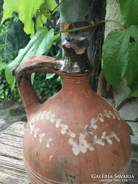 Beautiful earthenware with a wreath, teacup jar, rattle jar