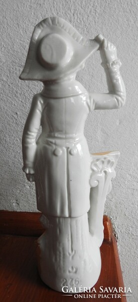 Barokk fiú -  Mozart - porcelán figura szobor