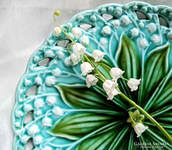 Old turquoise majolica plate with pearl flowers, 17 cm