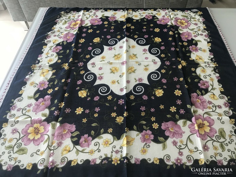 Cotton shawl with floral pattern, lace border, 92 x 90 cm