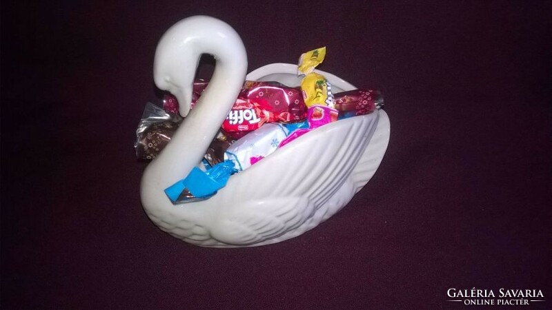 Pici, ceramic swan, shelf decoration or offering, basket - 02.