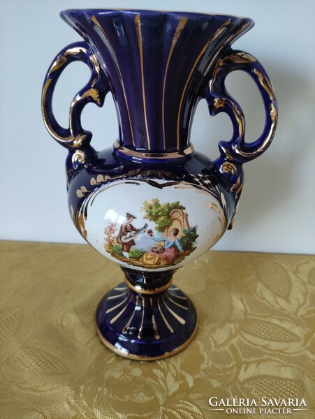 Kobaltkék porcelán váza, matrica jelenet díszítéssel, aranyozott dekorral