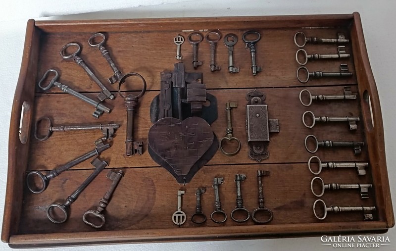Antique key padlock composition decoration