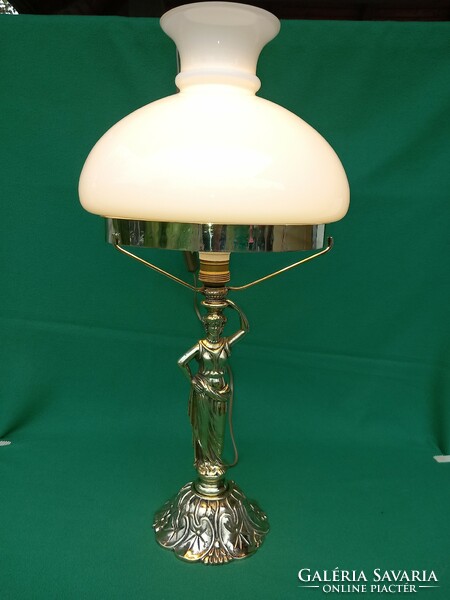 Lüszter teljesen felújított asztali lámpa eladó.