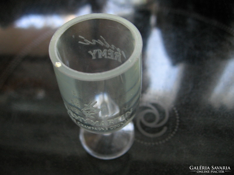 Gyűjtői retro Rémy Martin műanyag mini pohár