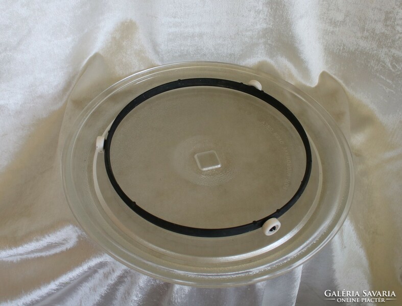 For microwave oven, glass bowl + coaster on which it rotates