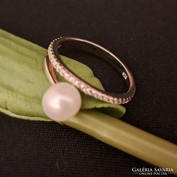 Silver ring with real pearl and zircon