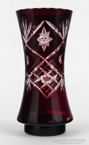 1N098 burgundy colored polished glass vase 17 cm