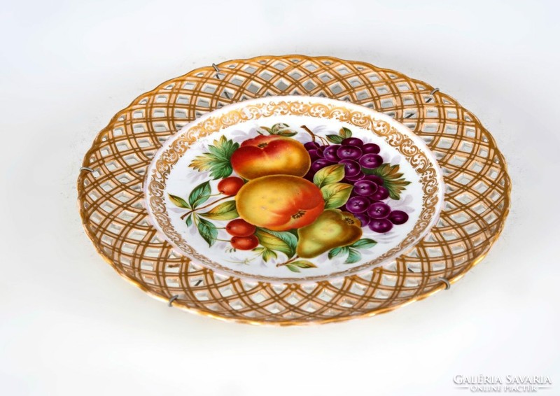 Porcelán tányér gyümölcsös dekorral