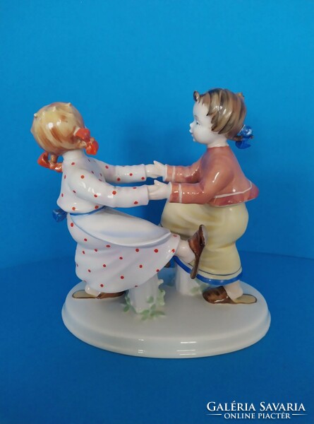 Metzler Ortloff porcelán figura Táncoló lányok